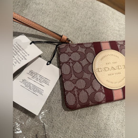 TURKEY DAY SALE! NWT Coach Wine Signature Wristlet - Picture 2 of 6